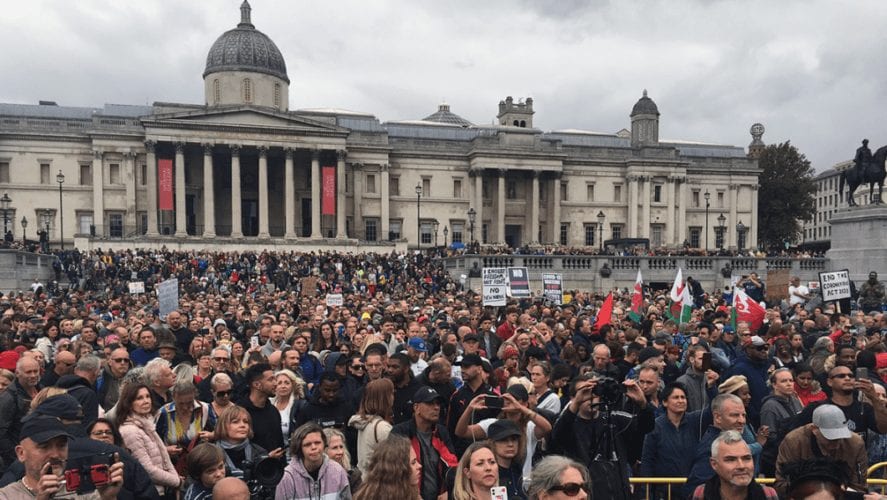 Masowe protesty w Londynie, Paryżu i Berlinie przeciwko ograniczeniom związanym z koronawirusem