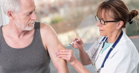 Próba szczepionki Pfizer przeciw COVID sygnałem ostrzegawczym, zwłaszcza dla osób starszych