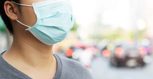 Noszenie maski na twarzy może powodować choroby płuc