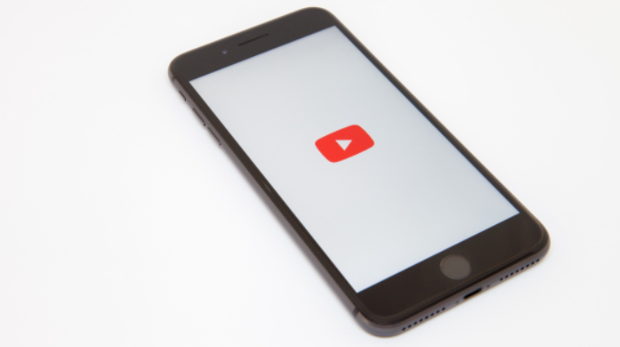 Zgodnie z nową polityką “dezinformacji medycznej” YouTube będzie usuwać treści sprzeczne z wytycznymi WHO