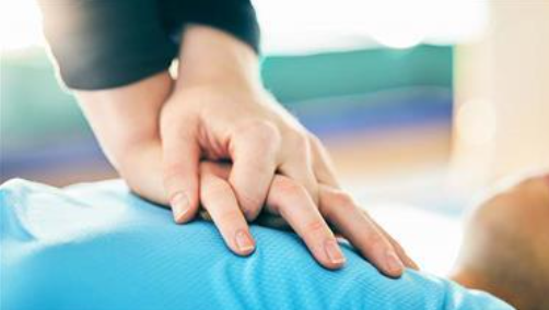 Natychmiastowa resuscytacja krążeniowo-oddechowa przeprowadzona przez osoby postronne może zwiększyć przeżywalność