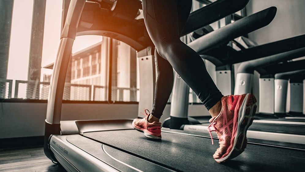 W jaki sposób siedzenie niszczy Twoje zdrowie — i dlaczego chodzenie jest najlepszym lekarstwem