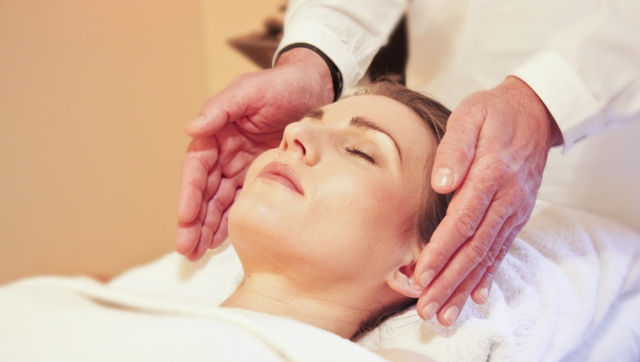 Medycyna energetyczna ma wiele zastosowań: REIKI może poprawić opiekę nad chorymi na raka