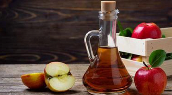 Dlaczego warto pić ocet jabłkowy wieczorem