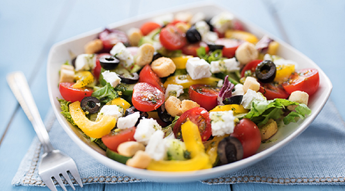 Ukryta moc diety śródziemnomorskiej: Ryby, owoce i rezygnacja z napojów gazowanych kluczem do zapobiegania nowotworom jelita grubego