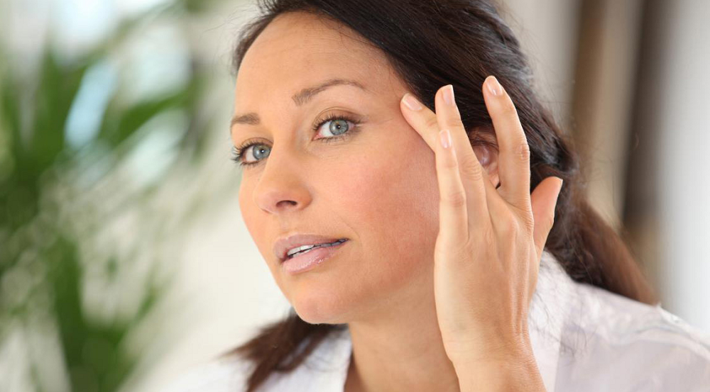 Dziesięć produktów spożywczych popartych badaniami naukowymi, które w naturalny sposób zwalczają zmarszczki