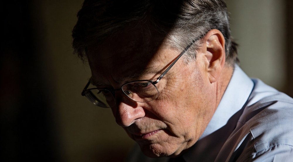 Masowe zwolnienia: Skandal z udziałem Epsteina dogania Billa Gatesa!