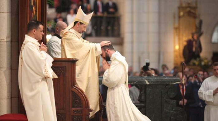 Dochodzenie mediów ujawnia, że hiszpański Kościół katolicki jest nękany przez pedofilów