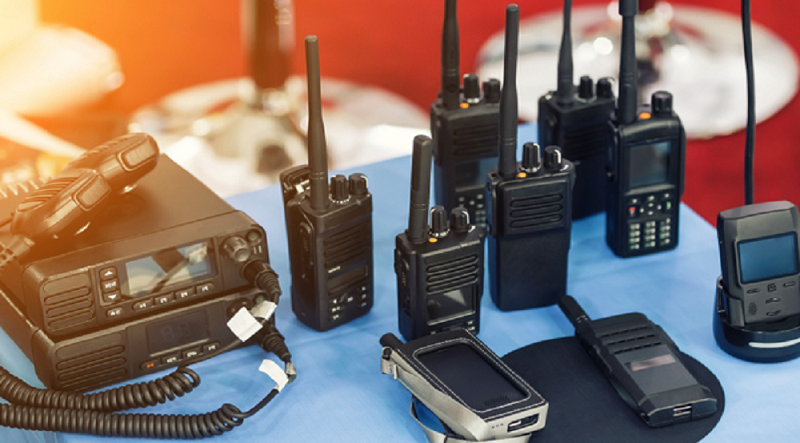 Od krótkofalówki do łączności satelitarnej: Jak zbudować system łączności, który pozwoli przetrwać nadchodzącą ciszę