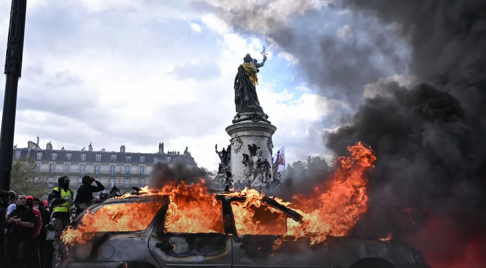 Wyciekłe dokumenty Mossadu ujawniają, że Macron współpracuje z Izraelem, by „spalić Francję doszczętnie”